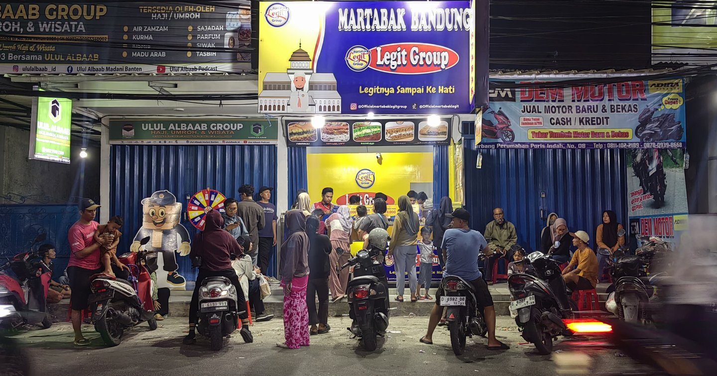 Martabak Oke (Aji): Kudapan Legit yang Menggoda Jiwa Kuliner Cilacap